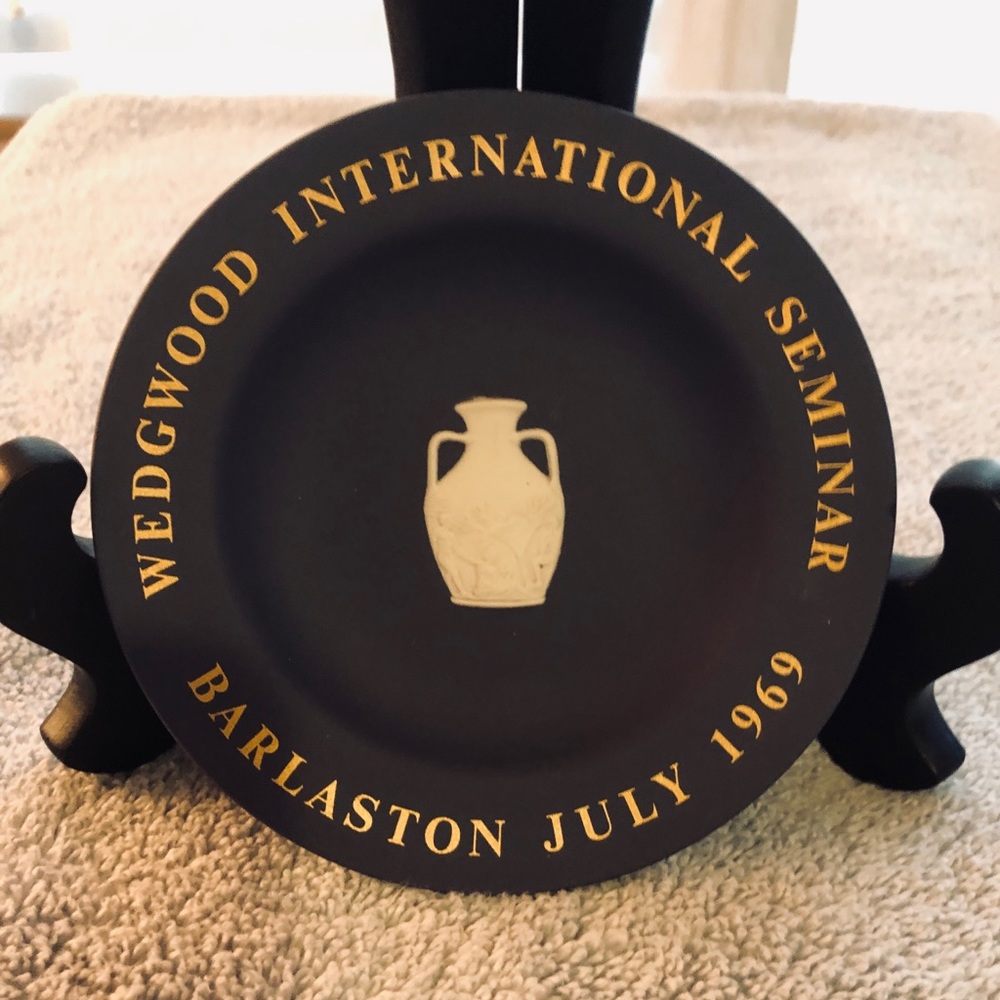Wedgwood Vintage 1969 seminar Plate in Navy Blue!
